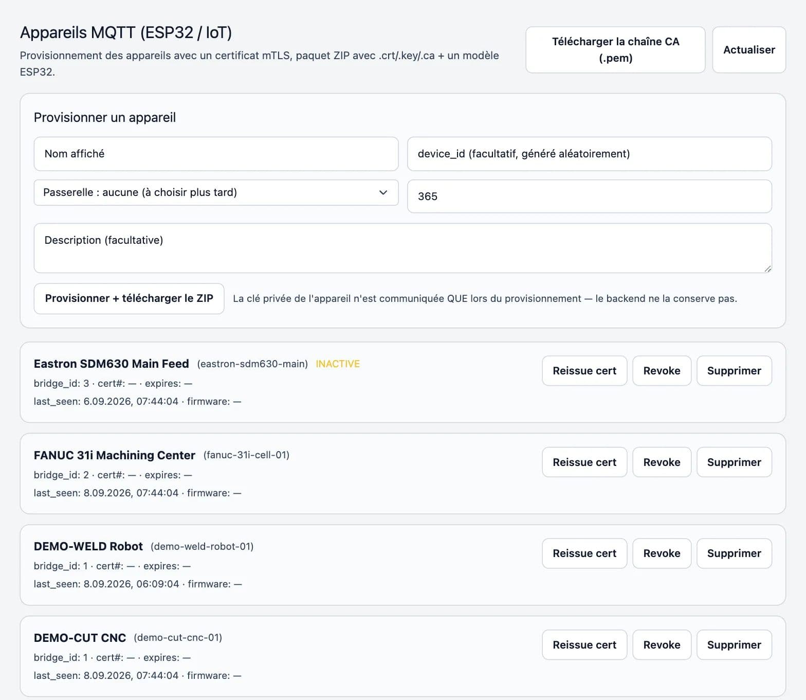 Formulaire d'enrôlement des équipements et liste des équipements avec options pour réémettre ou révoquer les certificats